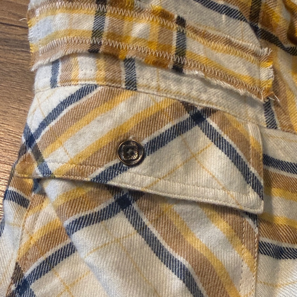 Women’s cropped Plaid Shirt in Yellow and White - Picture 4 of 5